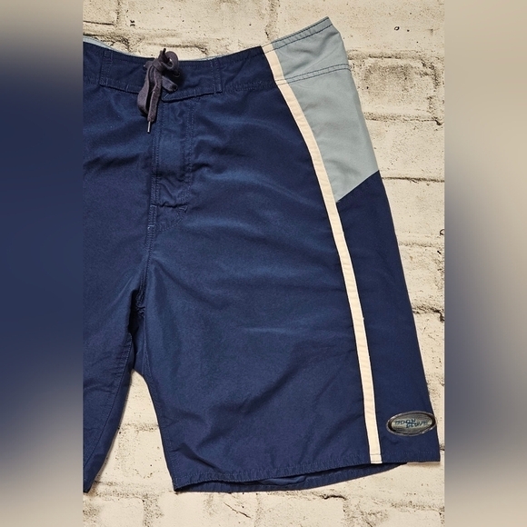 Body Glove Blue & White Board Shorts - Picture 2 of 9